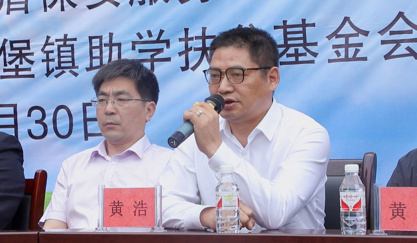 中共利川市委统战部常务副部长李天万 利川市团堡镇党委书记谭长久